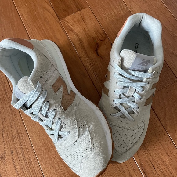 New balance 574..size 9 1/2.. super comfy very neutral, color, tan peach goldish - Picture 1 of 6